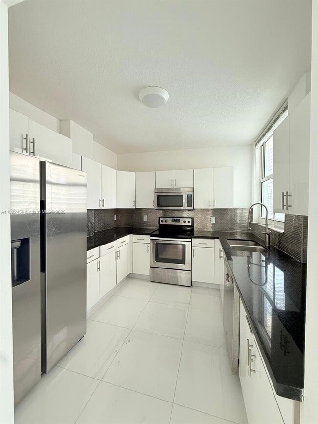 Building Photo - 1250 S Miami Ave
