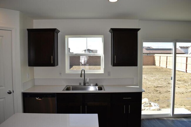 Building Photo - 4523 Iris Ct