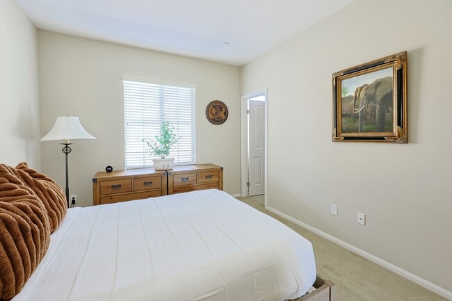 Building Photo - Fully Furnished 2-Bed, 2.5-Bath Home with ...