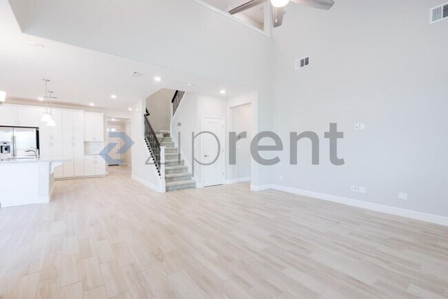 Building Photo - Unit
