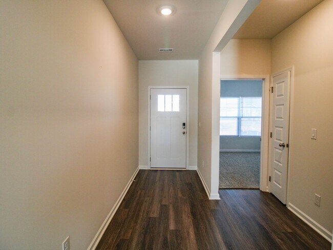 Building Photo - Move-In Ready! Beautiful 3 Bedroom Home in a Prime Location