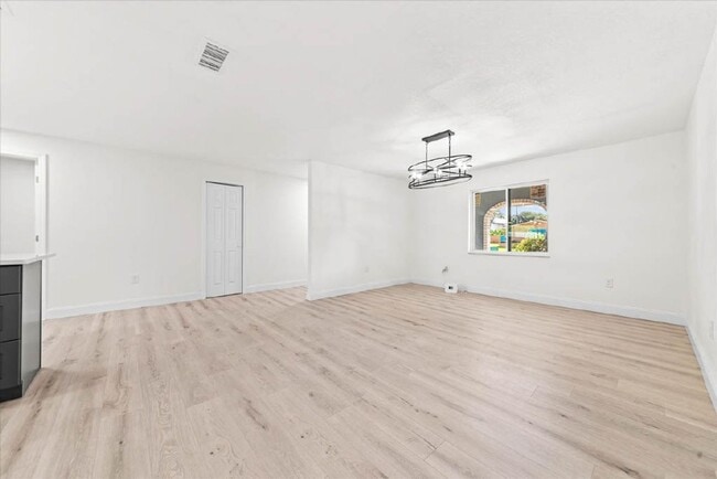 Building Photo - Stunning Newly Rehabbed Single-Family Home — Modern Design • Near Beach, Shopping & Dining!