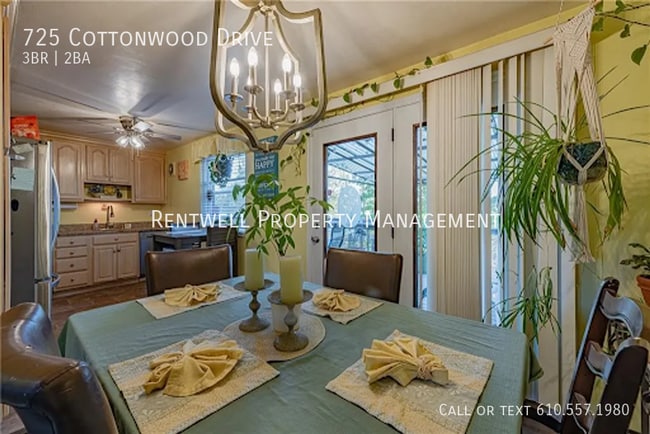 Building Photo - 725 Cottonwood Dr