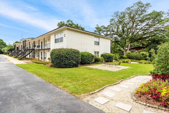 Building Photo - SPANISH VILLA CONDOMINIUM