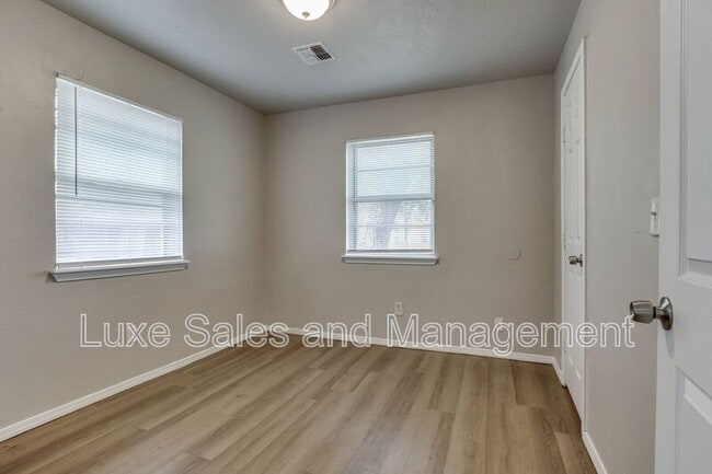 Building Photo - 1005 SW 63rd St