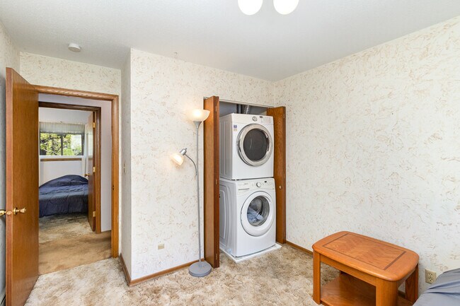 Upper floor laundry in furnished 3rd bedroom - 3937 Pumice Ct