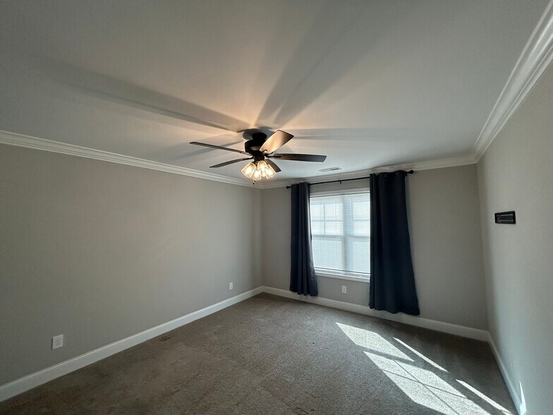 Building Photo - 163 Susan Lynn Dr