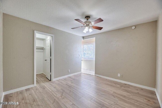 Building Photo - 1402 E Osborn Rd