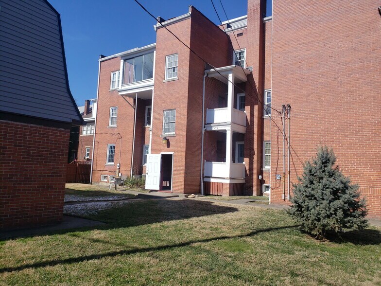 Building Photo - 1235-1241 Charleston Ave