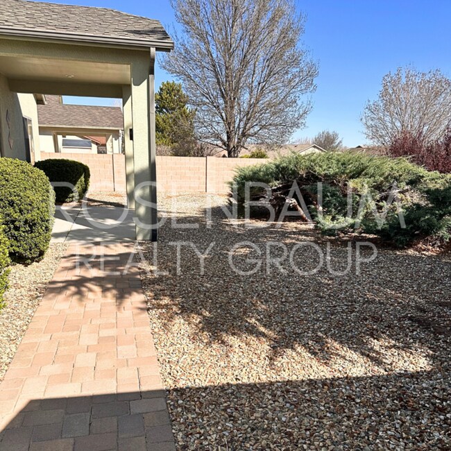 Building Photo - Beautiful 3-bedrooms, 2-baths home in the ...