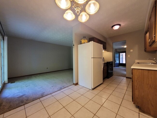 Building Photo - 3 Bedroom, 2.5 Bath Townhouse in Beavercreek!