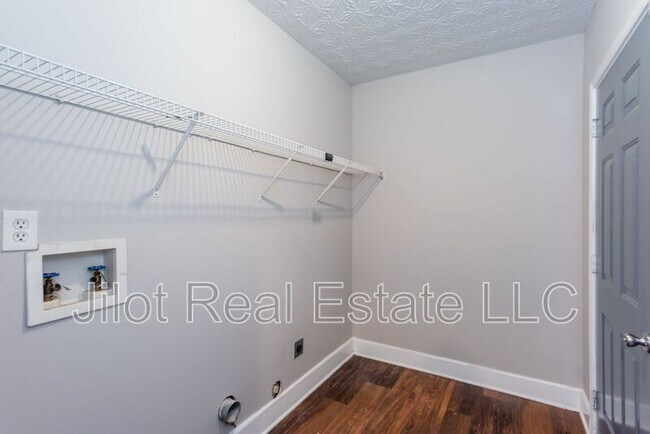 Building Photo - 218 Matthew Ln