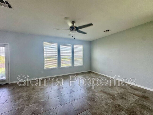 Building Photo - 372 Kingfisher Ln