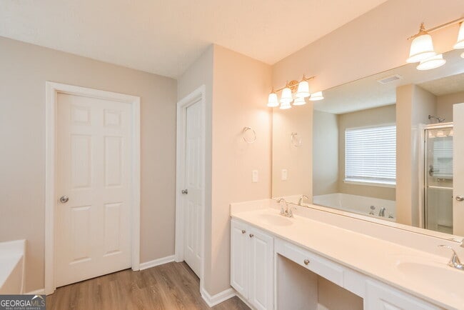 Building Photo - 80 Meadowbrook Ct