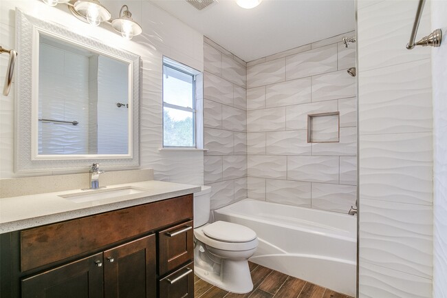 Building Photo - 5125 Carriage Bend Dr