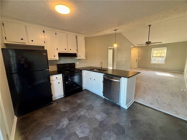 Building Photo - 24 Penny Ln