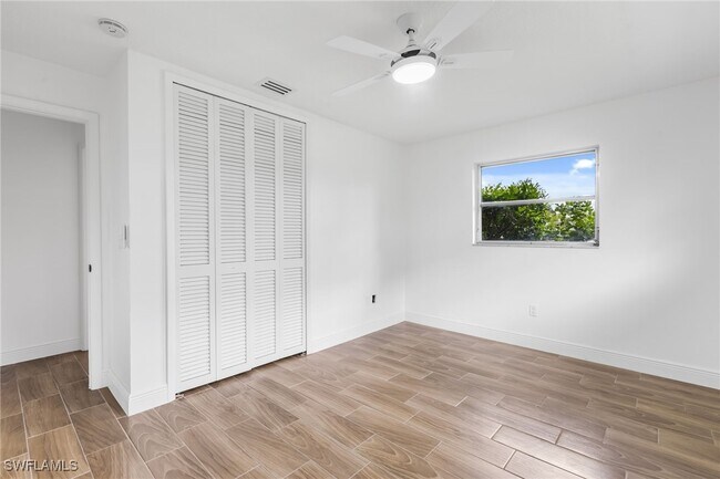 Building Photo - 1041 N Waterway Dr