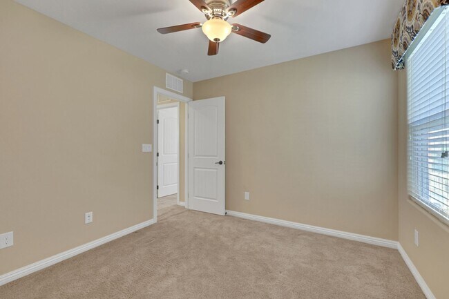 Building Photo - Southern Highlands: Spacious 4-Bedroom Home in a Gated Community with Upstairs Loft, Private Back...