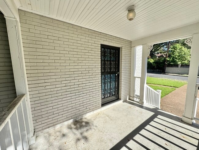 Building Photo - 163 S Fenwick Rd