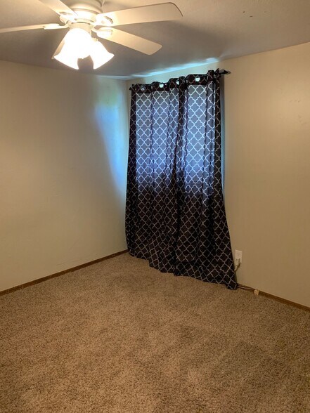 Building Photo - 641 Belle Air Ave