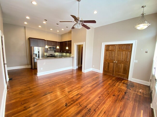 Building Photo - Kerr St 694-696 GW2