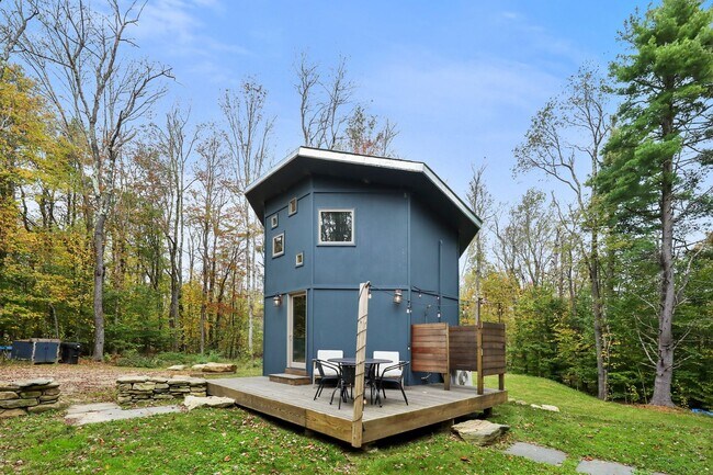 Building Photo - Modern, Tiny Home Retreat with Bonus Studio, Pet Friendly- Becket, MA
