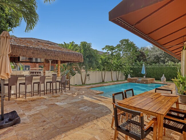 Building Photo - 2227 Ridgewood Cir