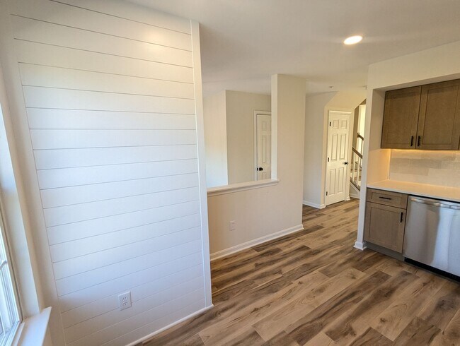 Building Photo - 7122 Collinsworth Pl