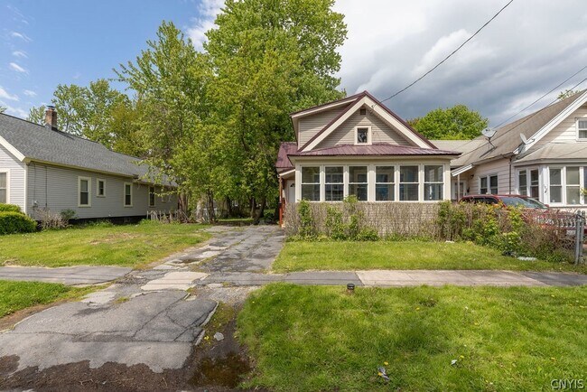 Building Photo - 122 Putnam St