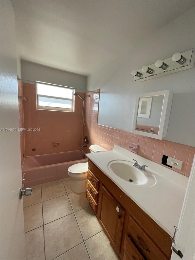 Building Photo - 5550 NE 20th Terrace