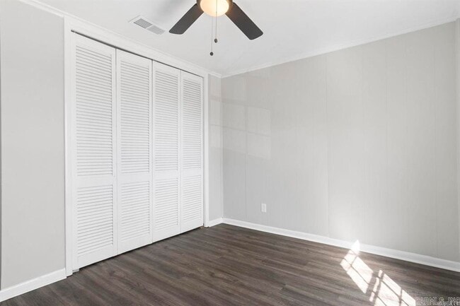 Building Photo - 2014 W Lakeview