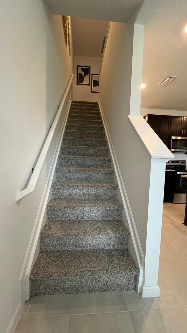 Building Photo - 560 Salisbury Cir