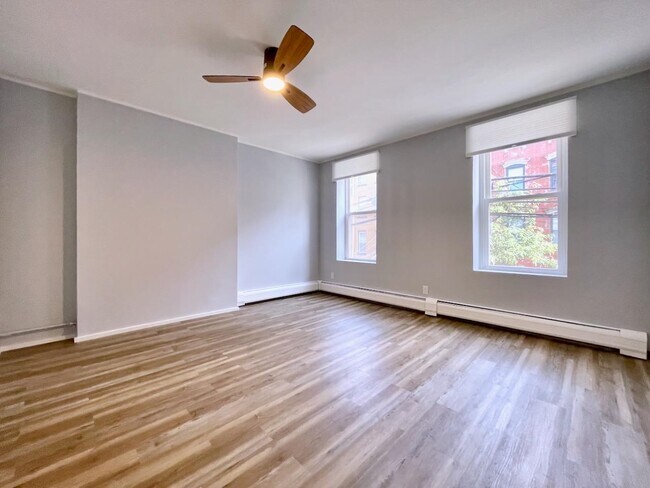 Building Photo - 259 3rd St