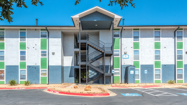 Apartments - Exterior - Kingfisher Creek Apartments