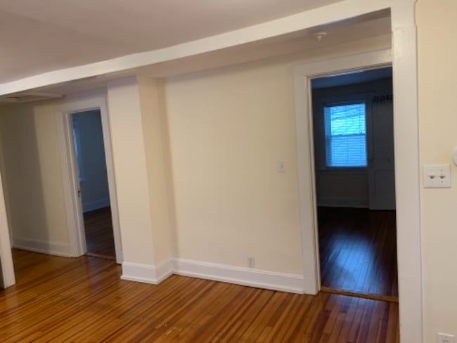 Building Photo - 84 Woodbury Rd