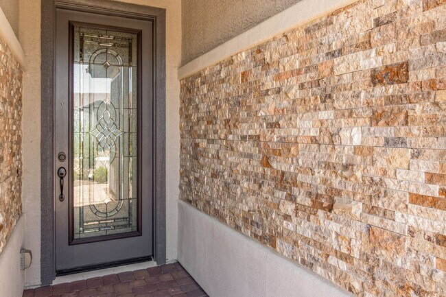Building Photo - Beautiful 3 bedroom with pool in Cantamia!