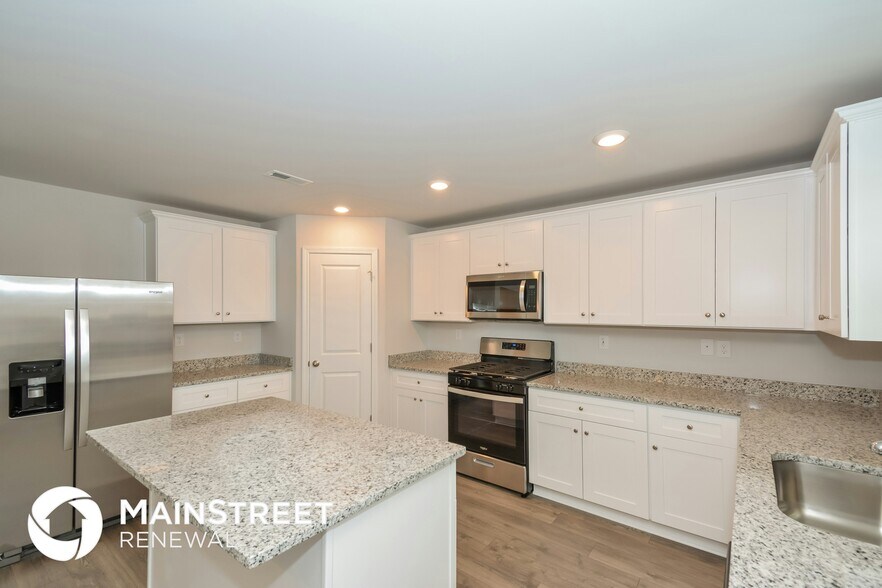 Building Photo - 2323 Curbow Dr