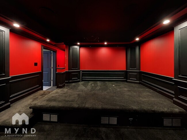 Building Photo - 2995 Manorview Ln