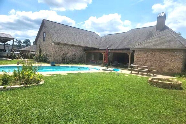 Building Photo - 304 Boulder Dr