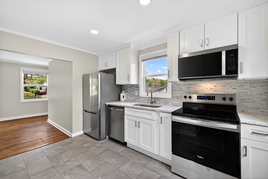 Building Photo - 1310 Kenilworth Dr SW