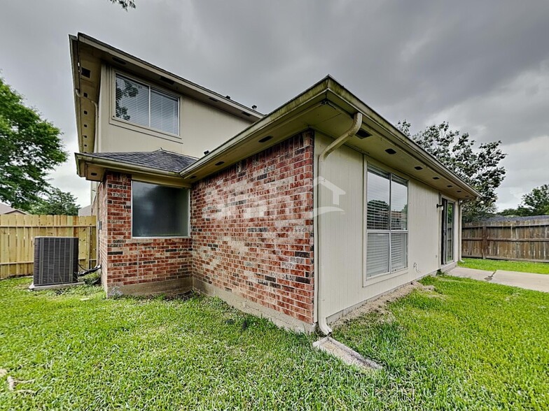 Building Photo - 9220 Mahan Dr