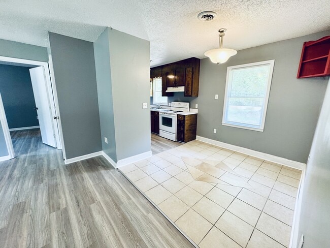 Building Photo - 3582 Greenwood Dr