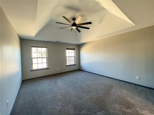 Building Photo - 583 Sunset Dr