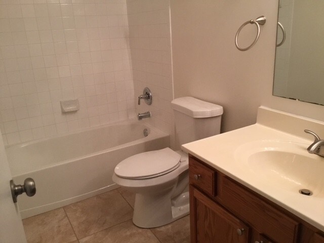 Building Photo - 5514 Crenton Dr