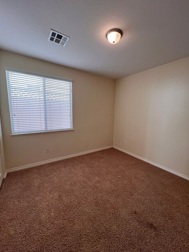 Building Photo - Southwest - Gated Community Pool/Spa/Playground