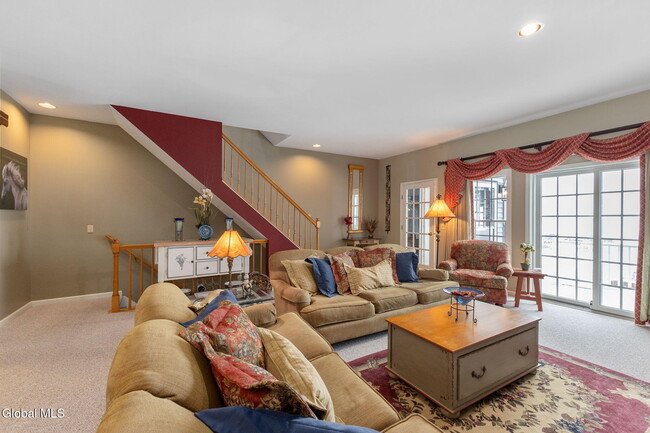 Building Photo - 158 Kaydeross Park Rd