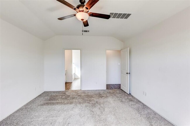 Building Photo - 730 Carol Dr