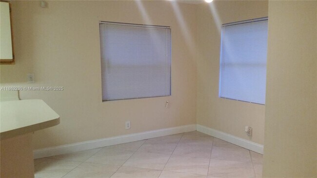 Building Photo - 9999 Summerbreeze Dr