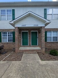 Building Photo - 2BD/1.5BA Townhome in Strawberry Patch Complex