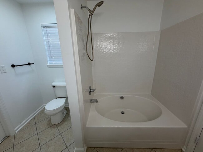 Building Photo - Immaculate townhome in Bay Hill